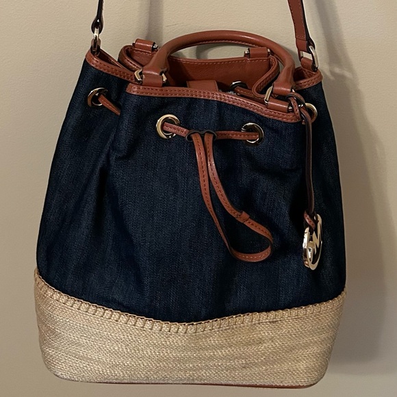 Micheal Kors Bucket Purse - Picture 1 of 2
